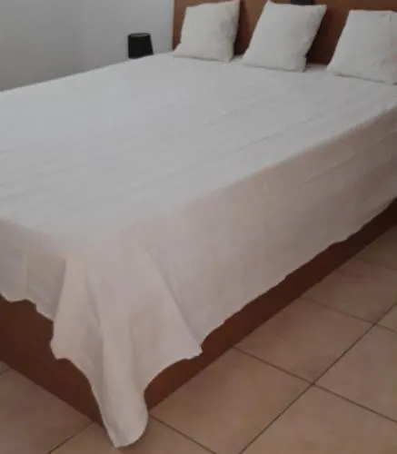 Maison A Prunete Jardin Piscine Acces Direct